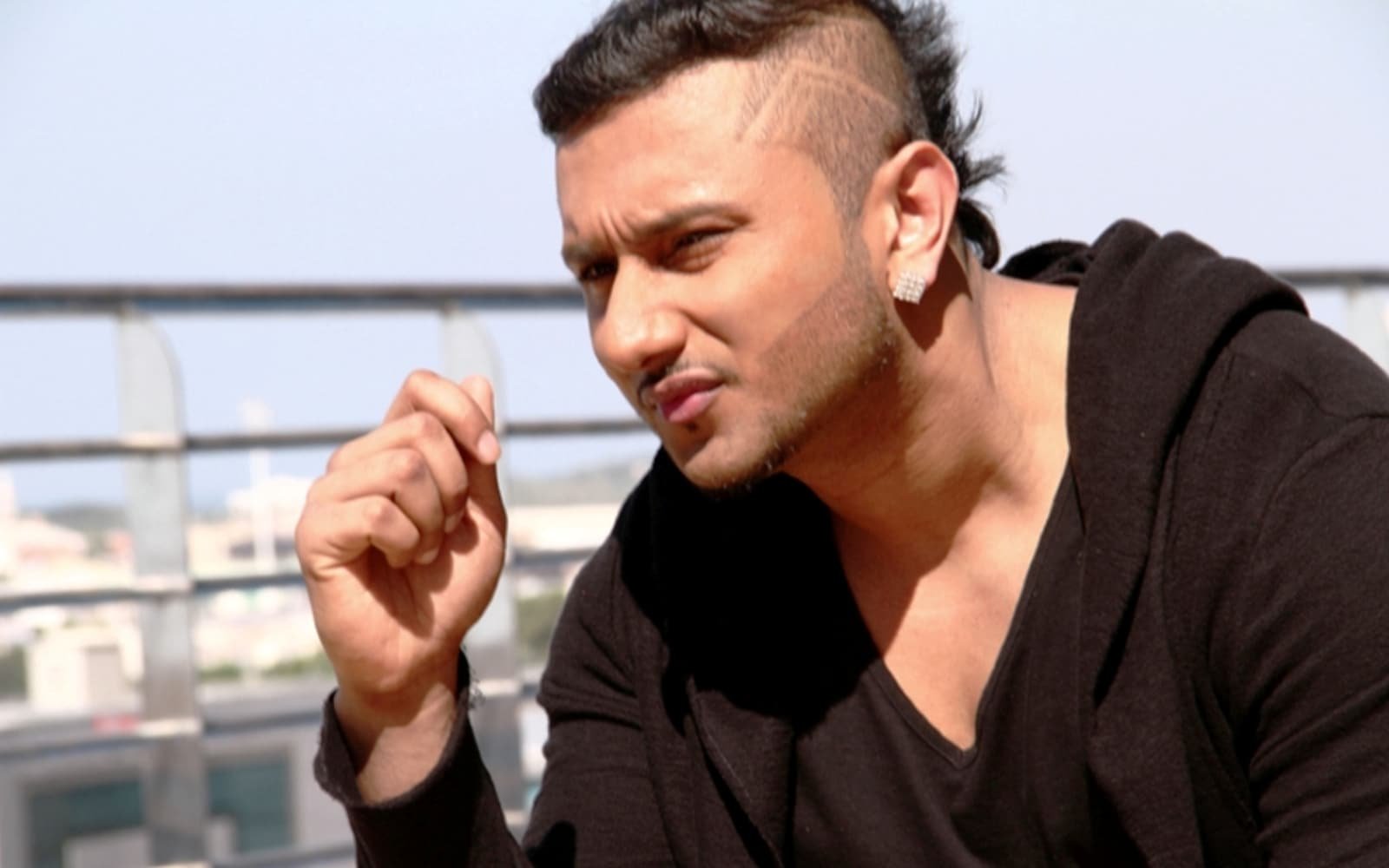 Yo Yo Honey Singh: The Rise of a Bhangra Sensation - A Biography