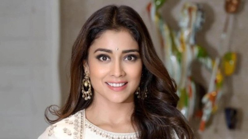 Shriya Saran Biography - Career, Family, Awards, Movies and TV Shows