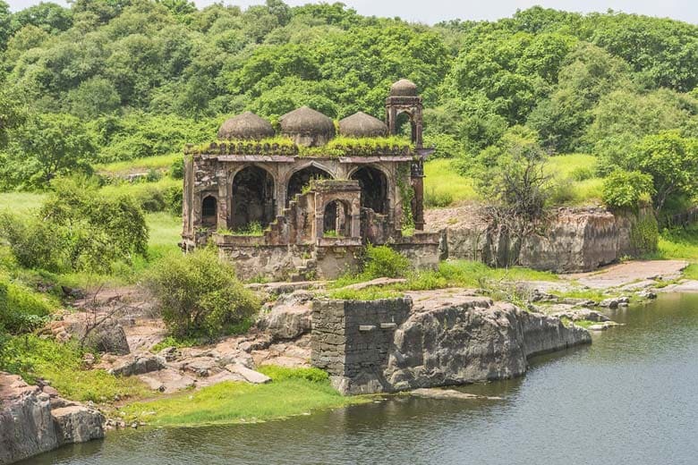 Ranthambore Fort, Rajasthan, Indian forts, Indian history, Ranthambore National Park, tiger reserves, wildlife sanctuaries, Indian architecture, Rajasthan tourism.