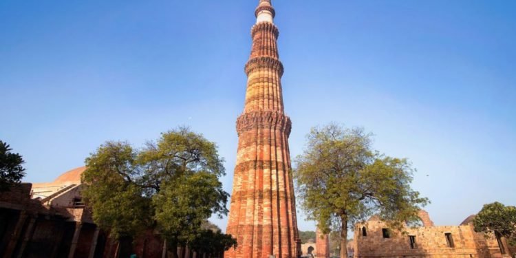 Qutub Minar Delhi,Qutub Minar, Delhi, Indo-Islamic architecture, UNESCO World Heritage Site, red sandstone, marble, historic structures, Quwwat-ul-Islam Mosque, Iron Pillar of Delhi, visitors, tickets, audio guides, climb, panoramic view, history, culture.