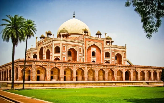 Humayun's Tomb, Delhi, Mughal architecture, garden-tomb, Taj Mahal, history, architecture, Persian style, Indian style, red sandstone, white marble, dome, cultural significance, Mughal dynasty, religious tolerance, Indian Rebellion of 1857, Bahadur Shah Zafar, British forces, UNESCO World Heritage Site.