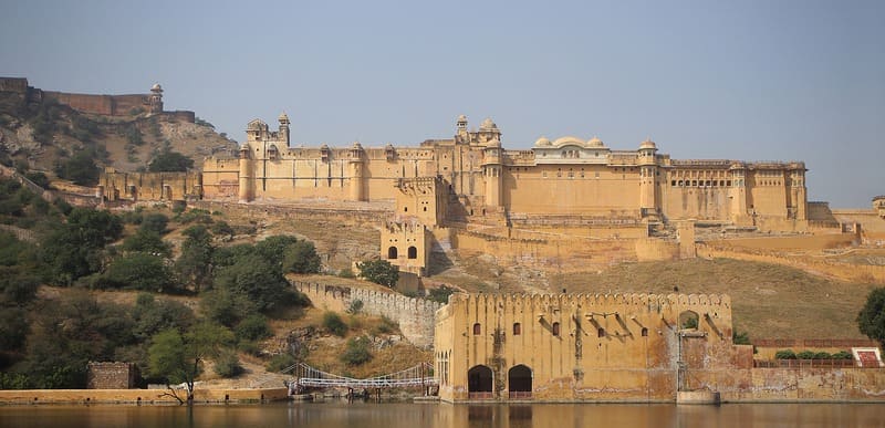 Amer Fort, Jaipur, history, architecture, tourist attraction, Rajput culture, heritage.